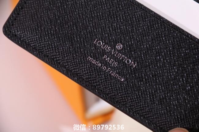 lvMULTIPLE短钱夹M60895十字纹采用炫酷帆布搭配柔软皮革內里