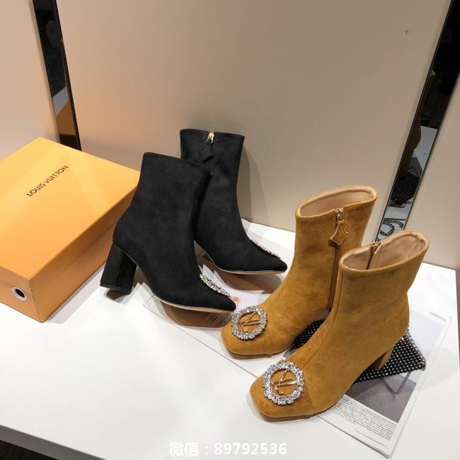 lv  -两色组图Louis·Vuitton 2019专柜 方头楦型绒中矮靴\