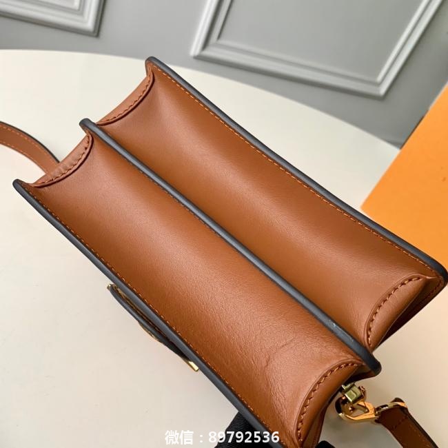 lv顶级原单~Nicolas Ghesquière 于 2019 年春夏季推出全新 Mini M44580-黄花Dauphine 手袋