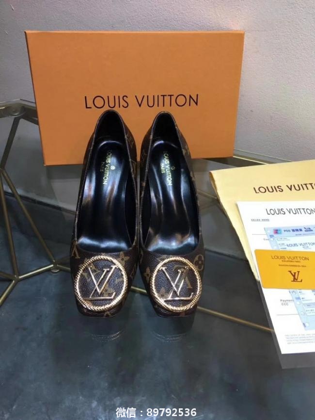 lv  【LOUIS VUITTON】LV简​单大​气的方头​设计​时尚奢华