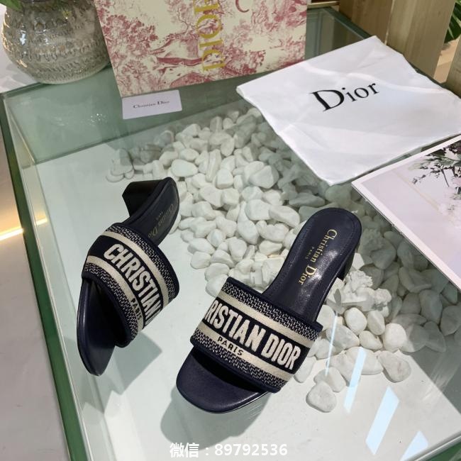 lv2020专柜（Dior）迪奥新色女士平底拖鞋