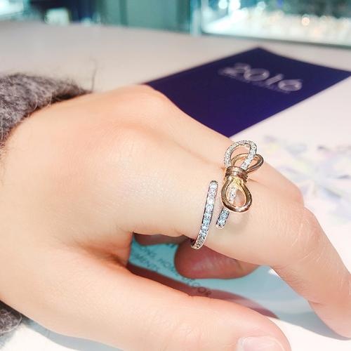 施华洛世奇戒指盒子,市面上出现不少假施华洛世奇首饰，那么消费者应该如何分辨真假饰品呢？