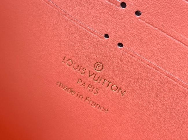 lv顶级原单 N60358 玫瑰粉 Croisette 链条钱夹采用 Damier Azur 帆布与皮革饰边勾勒利落构型