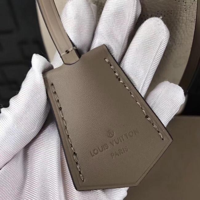 lv顶级原单✨经典来袭✨采用双重设计的Hina手袋