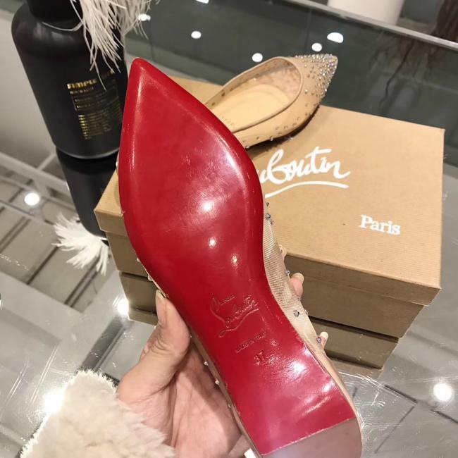 lv  若隐若现的红色透露出的是勾人欲望的小性感”Christian Louboutin  CL红底鞋