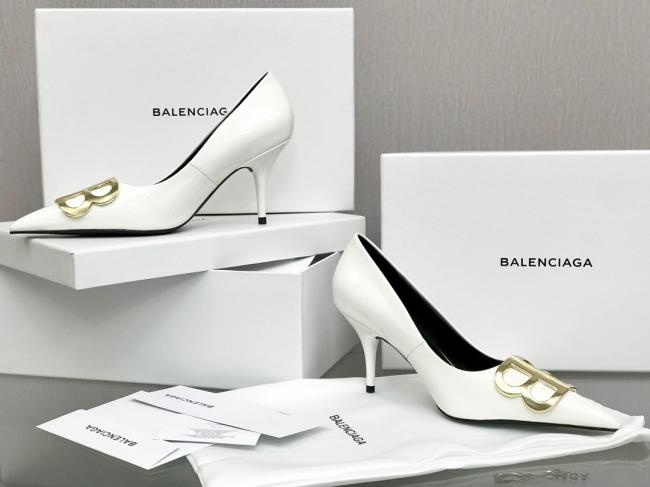 lv     尖头双B扣漆皮系列 将时髦发挥到极致的巴黎世家尖头单鞋