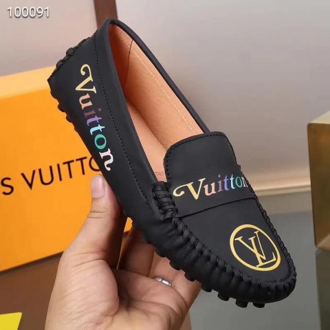 lv  路易威登公司最新出的精典豆豆鞋