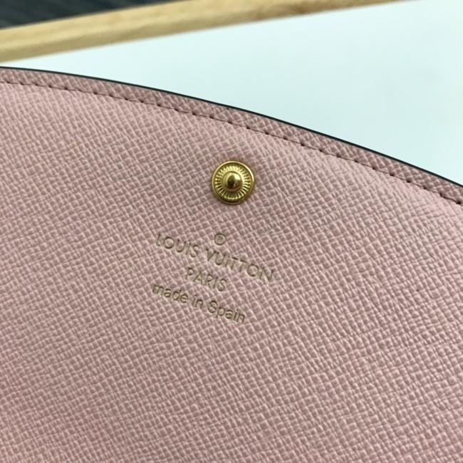 lv M60697 粉色  功能实用且设计华美的 Emilie 钱夹采用柔软的 Monogram 帆布制成 衬以颜色鲜艳的内衬 气质极为优雅 多袋