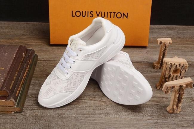 lv【LOUlS  VUlTTON】《路易威登～独特现代风运动鞋