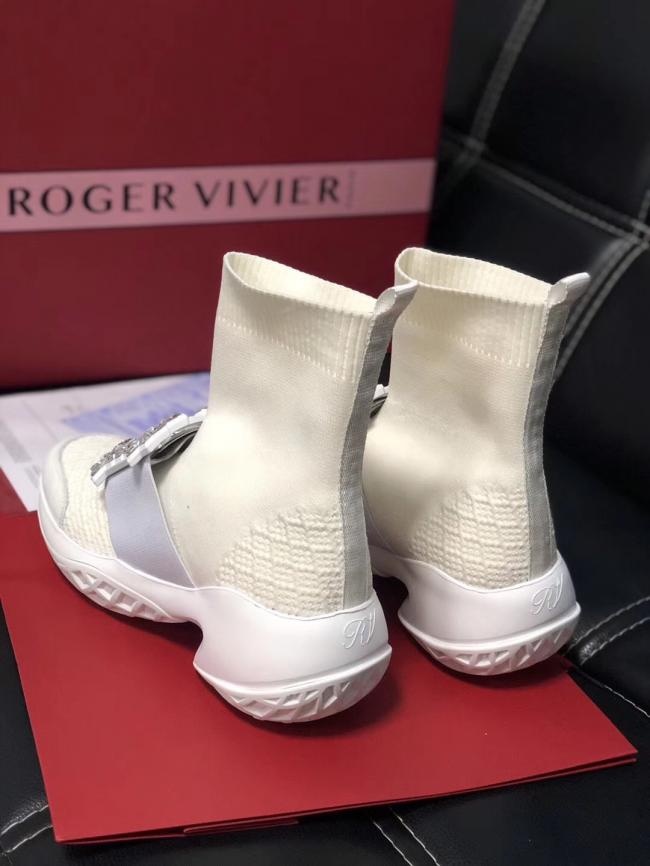 lv  『 R*ger Vivier 』2019ss秋冬官方推出最新弹力飞针袜靴、国内专柜还没上、今年RV最火Vivi Run系列跑鞋