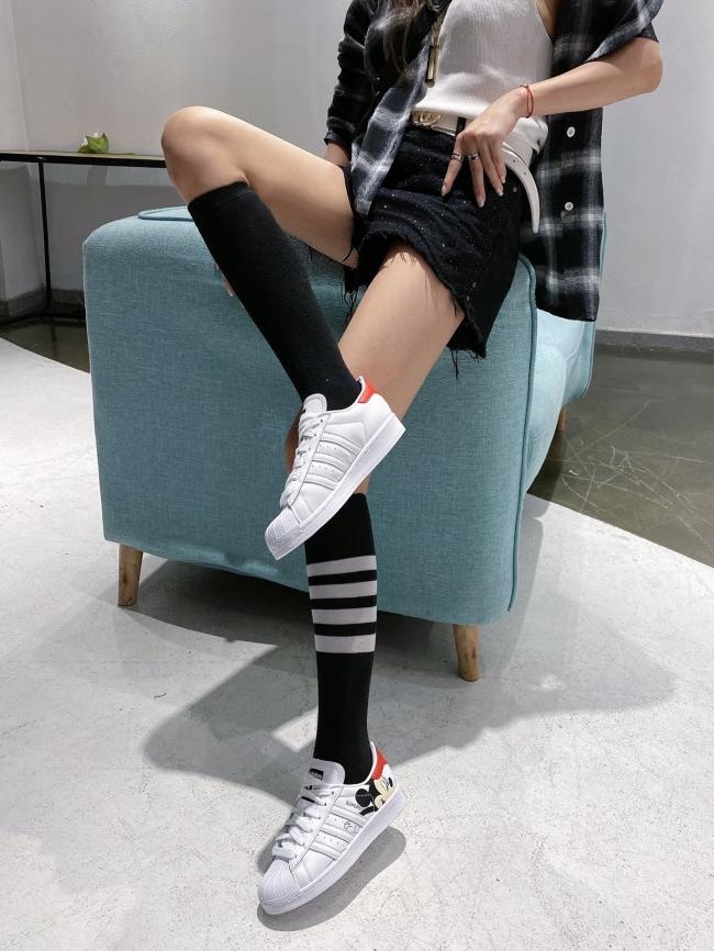 lv  阿迪达斯【Adidas SUPER STAR】金标贝壳头迪斯尼联名米奇老鼠 时尚休闲板鞋