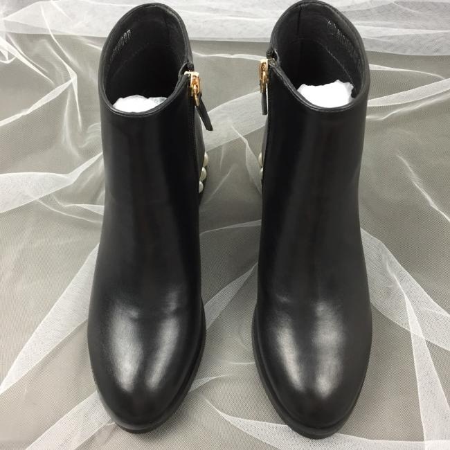 lv  Nicholas Kirkwood原版珍珠跟英伦范十足的Nicholas Kirkwood Casati Pearl Boots系列短靴