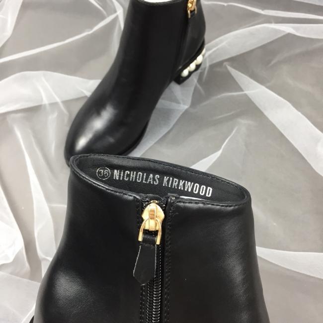 lv  Nicholas Kirkwood原版珍珠跟英伦范十足的Nicholas Kirkwood Casati Pearl Boots系列短靴