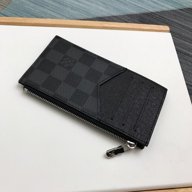 lv N64038 黑格  COIN 卡夹 由路易威登标志性的黑色Taiga皮革裁制而成的Coin卡夹
