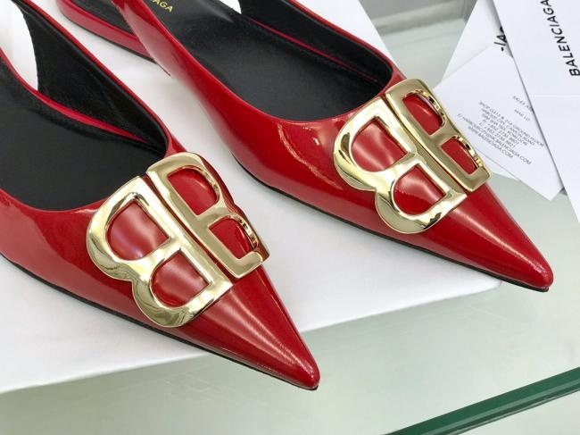 lv balenci… 尖头双B扣漆皮系列 将时髦发挥到极致的巴黎世家尖头单鞋