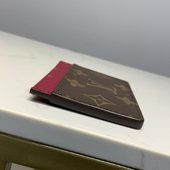 lv M60703 紫色！卡片夹卡套 一个内夹层供放较大的卡片 两个外夹层可供放信用卡、乘车卡等各式卡片size11*7cm。