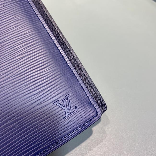 lv M60615 蓝色 水波纹长夹！Brazza 钱夹含有多个信用卡槽和纸币个隔层 非常实用 优雅柔软的Epi皮革材质 。size:10X19CM。