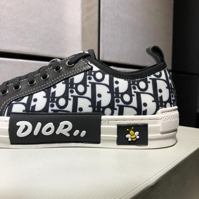 lv工厂价 2019春夏Dior X kaws 潮流大佬遇上Dior的重磅联名这次联名让Dior多了一些街头感