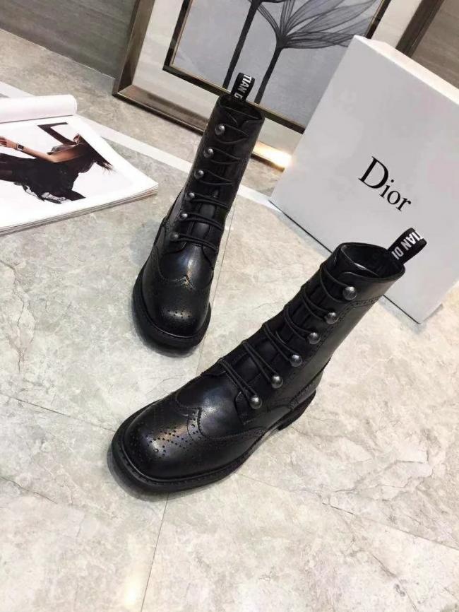 lv  】Dior（迪奥）早秋切尔西雕花平底中筒靴百搭马丁靴