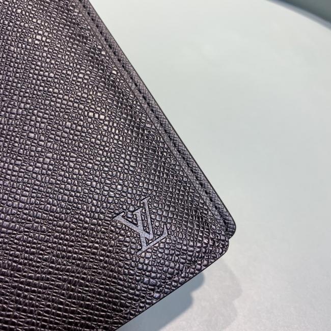 lv M32572 黑色 十字纹长夹！Brazza 钱夹含有多个信用卡槽和纸币个隔层 非常实用 优雅柔软的Epi皮革材质 。size:10X19CM。