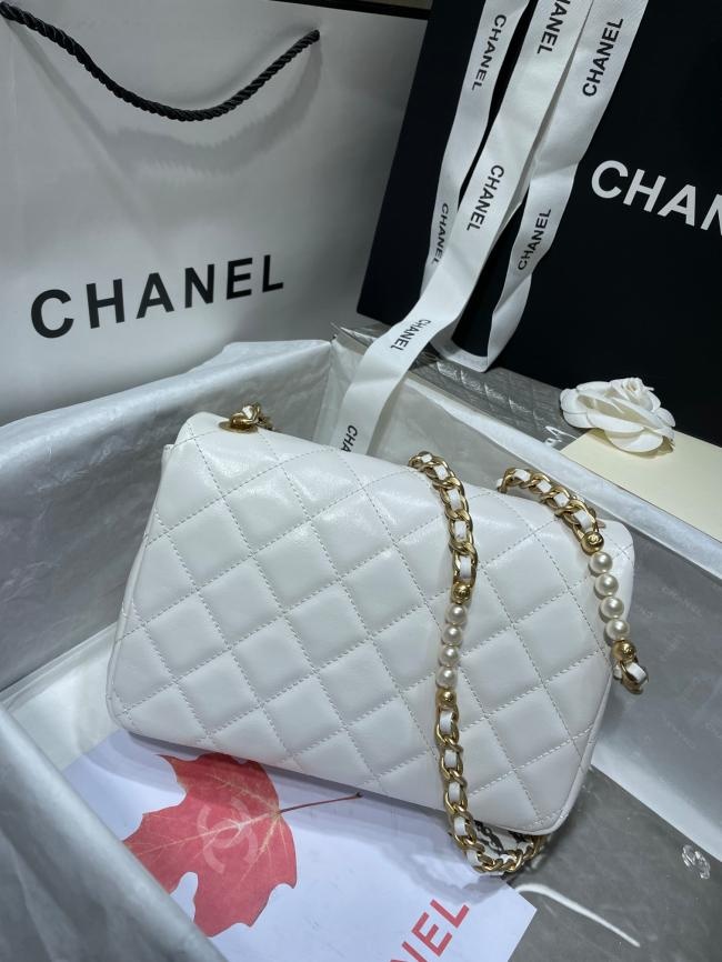 香奈儿Chanel 22早春新款珍珠包3001，小牛皮材质，精致珍珠细节设计