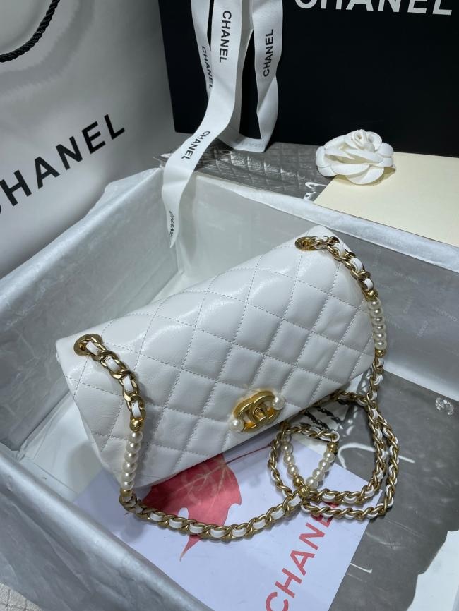 香奈儿Chanel 22早春新款珍珠包3001，小牛皮材质，精致珍珠细节设计