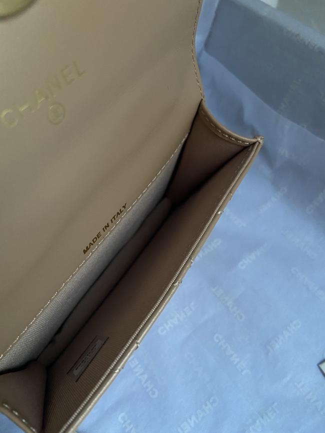 Chanel AP2290新款小牛皮零钱包，可调节肩带，尺寸9.5x12.5x3.5