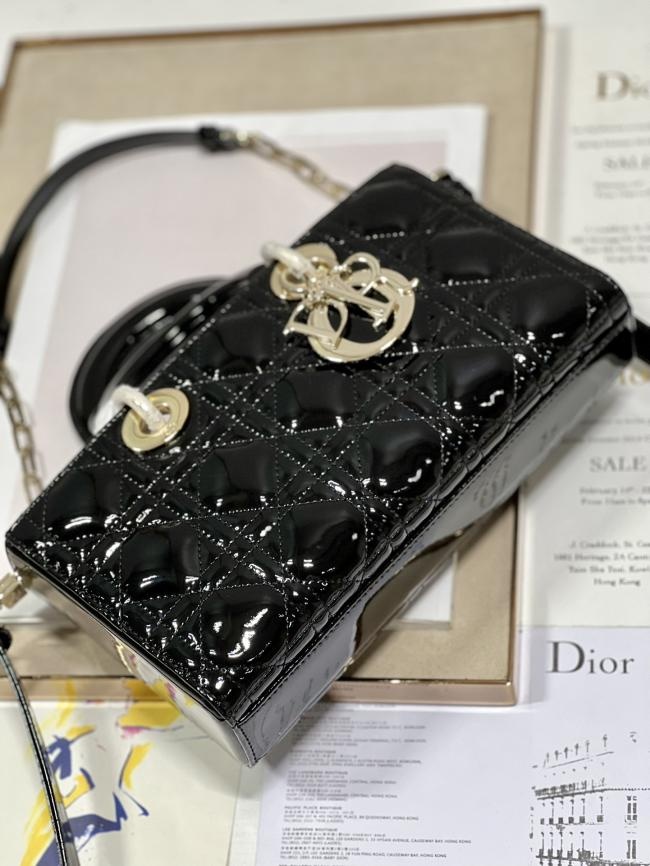 Dior 大号Lady D-Joy漆皮黑色金扣包包