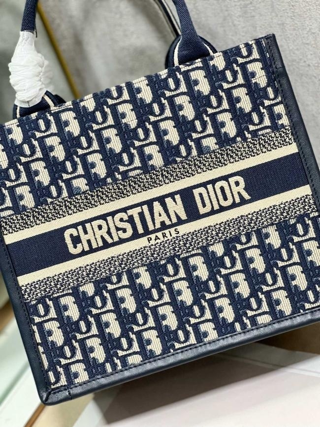 Dio.r Mini Book Tote 刺绣拼皮 新尺寸，时尚复古手提包