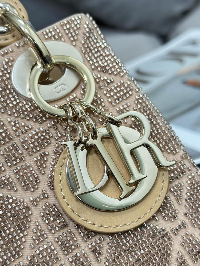 Dior Lady Dior 三格刺绣珠管金色时尚手袋 M0505