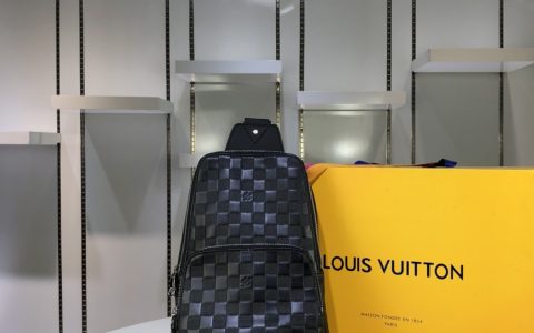 lv 高清实物拍摄【Louis Vuitton】全新男士胸包
